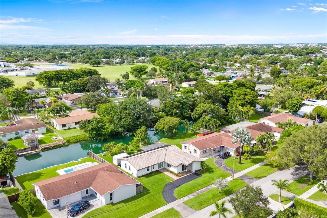 For Sale: $785,000 (4 beds, 2 baths, 1957 Square Feet)