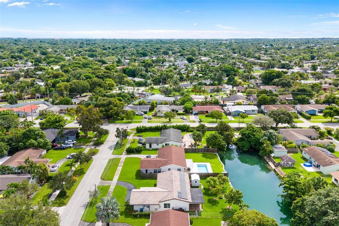 For Sale: $785,000 (4 beds, 2 baths, 1957 Square Feet)