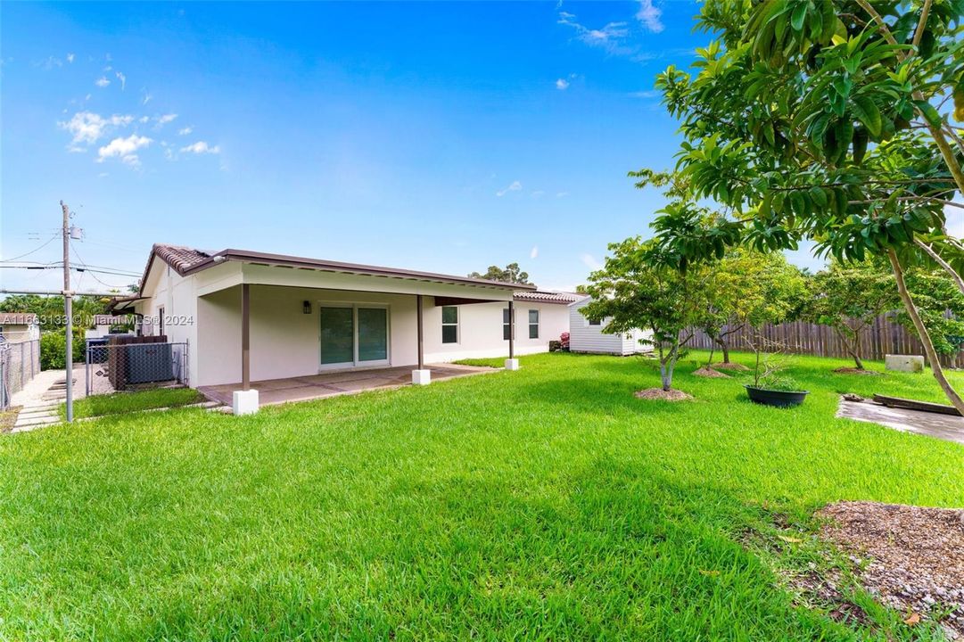 For Sale: $785,000 (4 beds, 2 baths, 1957 Square Feet)