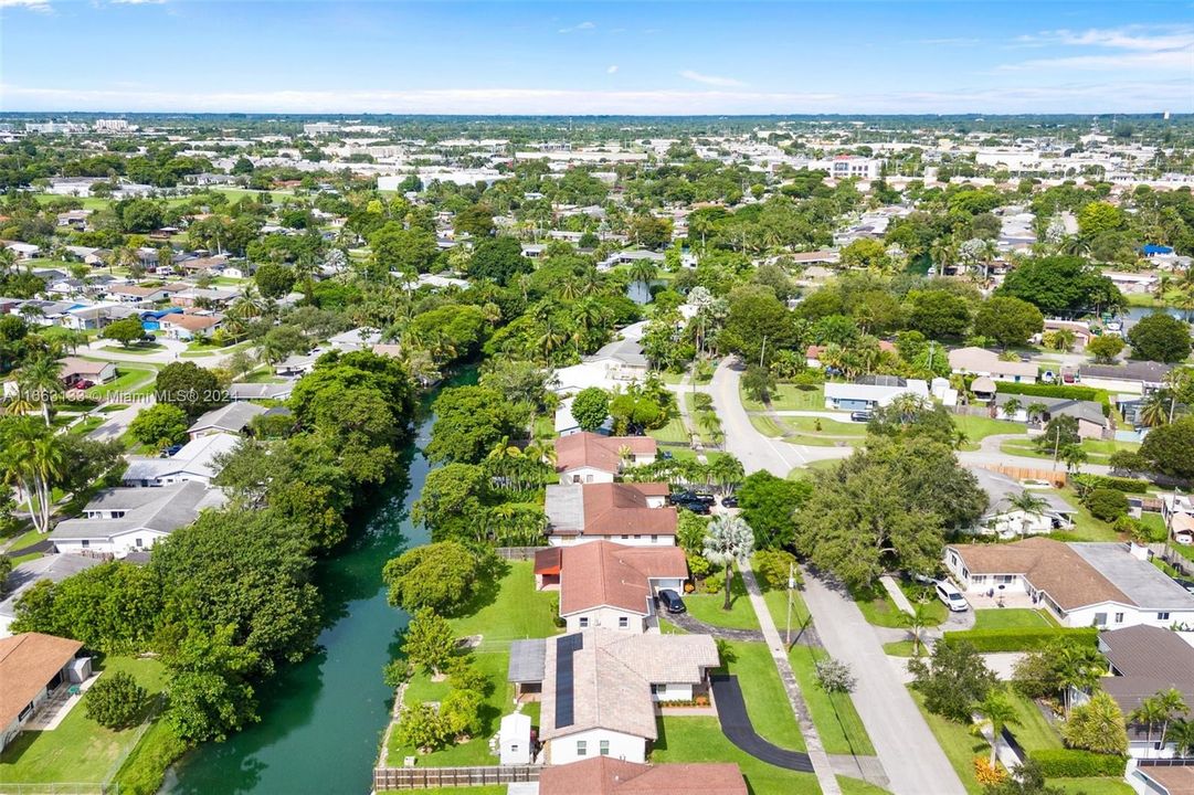 For Sale: $785,000 (4 beds, 2 baths, 1957 Square Feet)