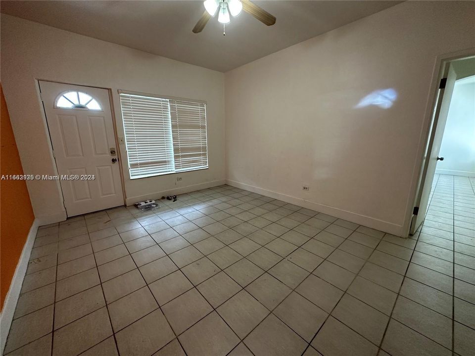 For Rent: $1,800 (1 beds, 1 baths, 540 Square Feet)