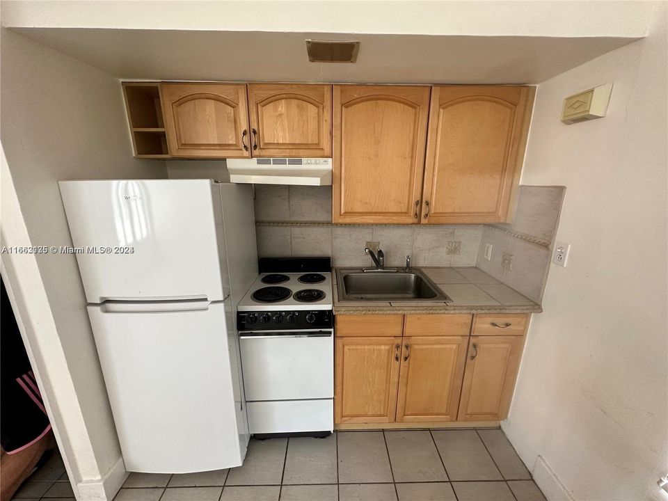 For Rent: $1,800 (1 beds, 1 baths, 540 Square Feet)