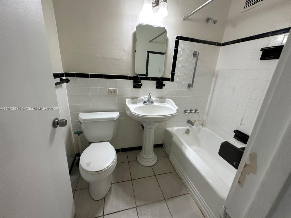 For Rent: $1,800 (1 beds, 1 baths, 540 Square Feet)