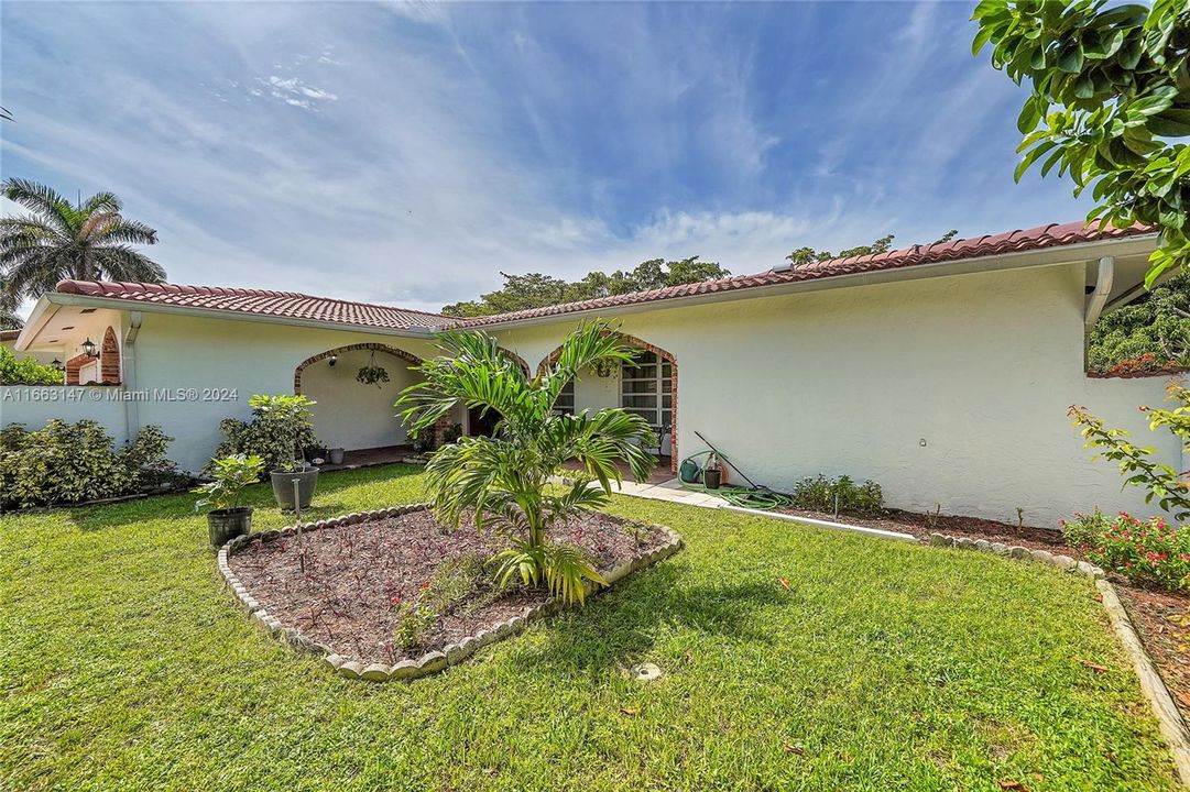 For Sale: $629,000 (3 beds, 2 baths, 1893 Square Feet)