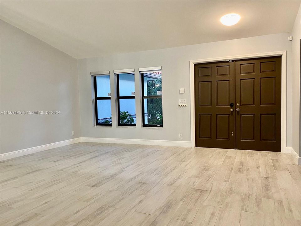 For Rent: $4,800 (3 beds, 2 baths, 1877 Square Feet)