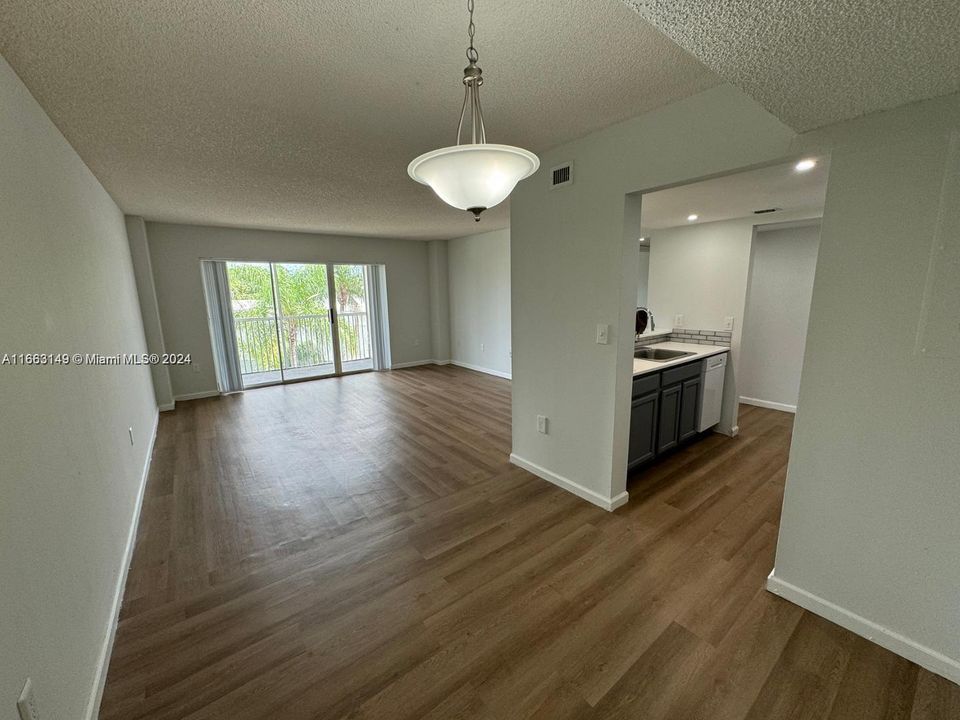 For Rent: $2,175 (2 beds, 2 baths, 1150 Square Feet)