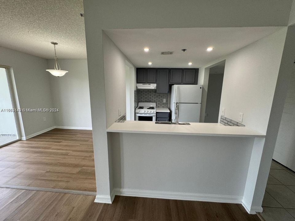 For Rent: $2,175 (2 beds, 2 baths, 1150 Square Feet)