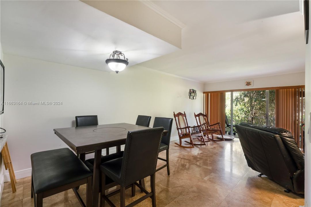 For Sale: $315,000 (2 beds, 2 baths, 1415 Square Feet)