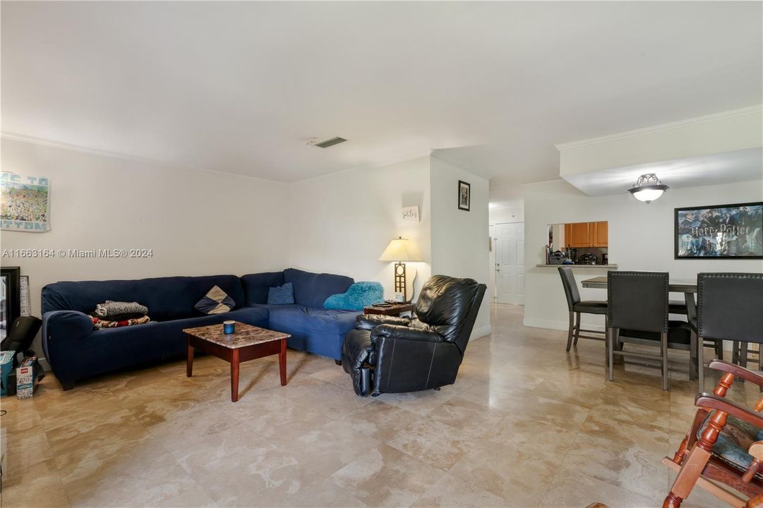 For Sale: $315,000 (2 beds, 2 baths, 1415 Square Feet)