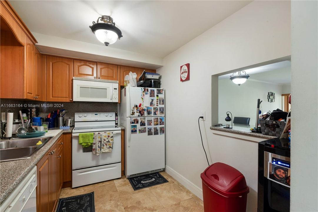 For Sale: $315,000 (2 beds, 2 baths, 1415 Square Feet)