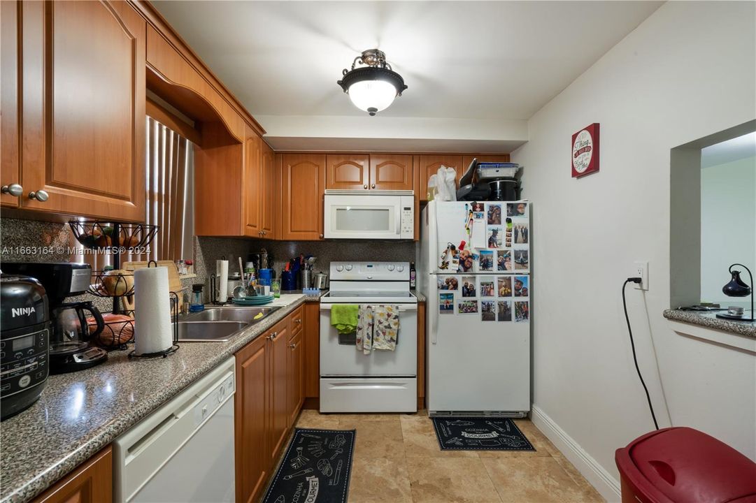 For Sale: $315,000 (2 beds, 2 baths, 1415 Square Feet)