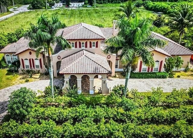 En Venta: $1,999,999 (5 camas, 4 baños, 5497 Pies cuadrados)