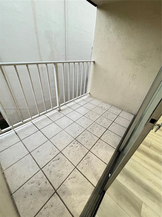 For Rent: $2,050 (1 beds, 1 baths, 809 Square Feet)