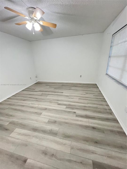 For Rent: $2,050 (1 beds, 1 baths, 809 Square Feet)