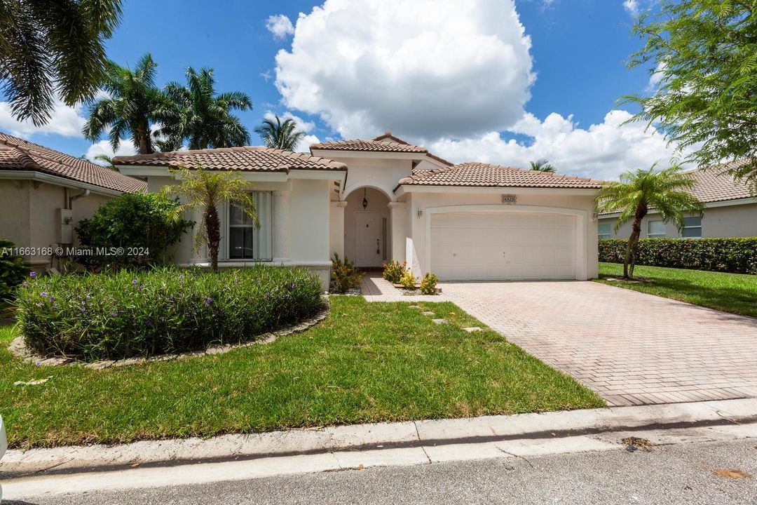 For Sale: $759,000 (3 beds, 2 baths, 1852 Square Feet)