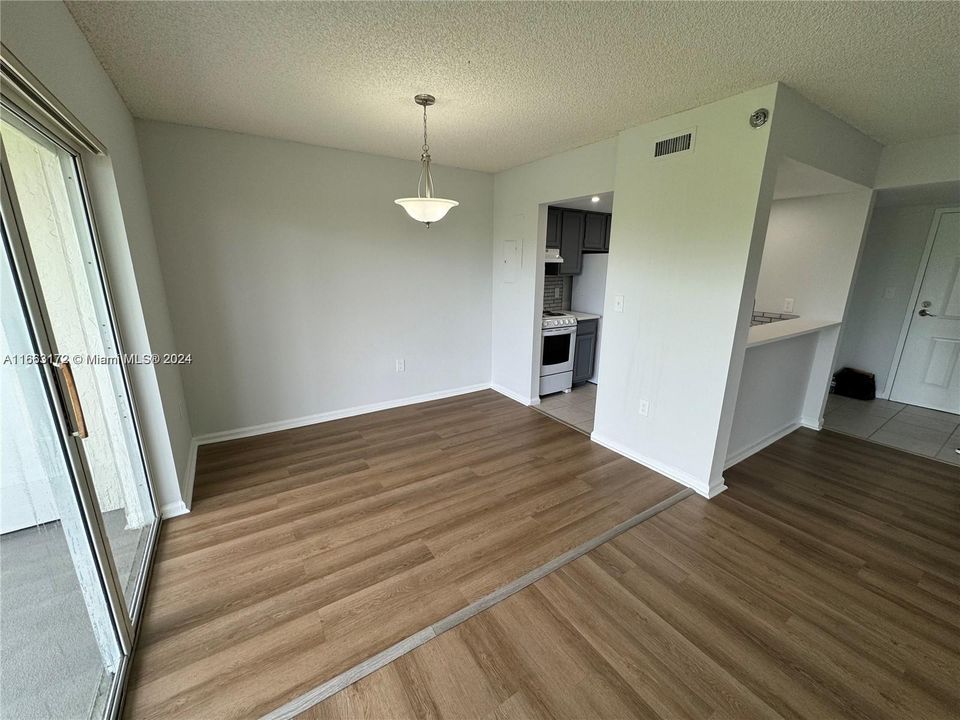 For Rent: $1,800 (1 beds, 1 baths, 800 Square Feet)