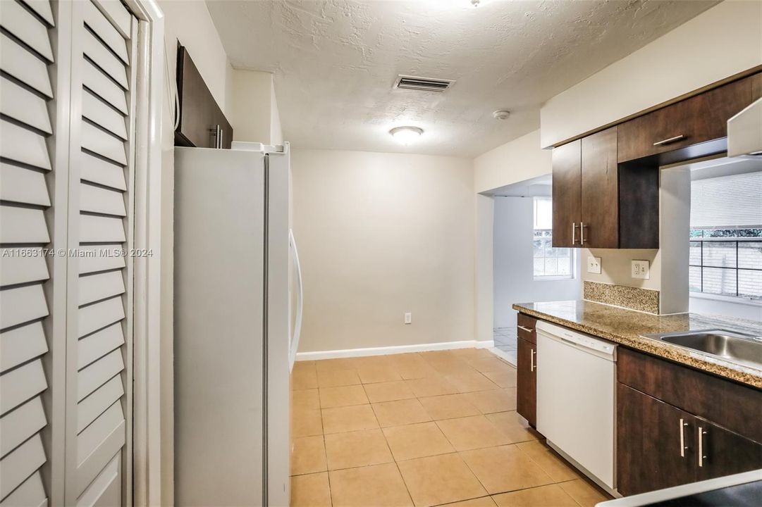 For Rent: $2,710 (3 beds, 2 baths, 1550 Square Feet)