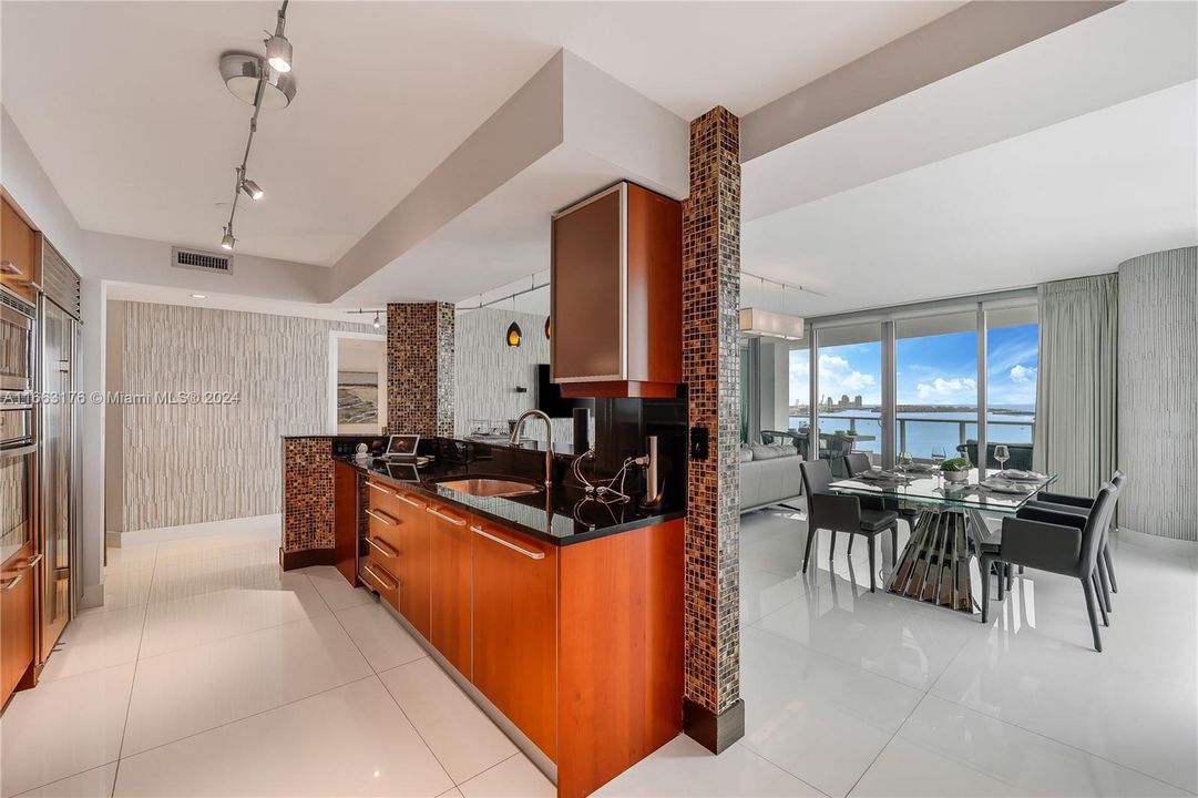 Recently Rented: $11,500 (2 beds, 2 baths, 1878 Square Feet)