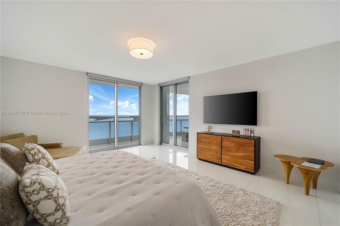 Recently Rented: $11,500 (2 beds, 2 baths, 1878 Square Feet)