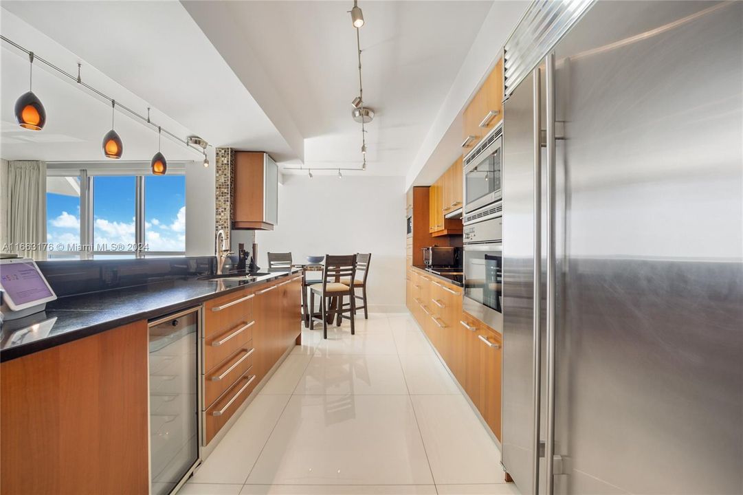 Recently Rented: $11,500 (2 beds, 2 baths, 1878 Square Feet)