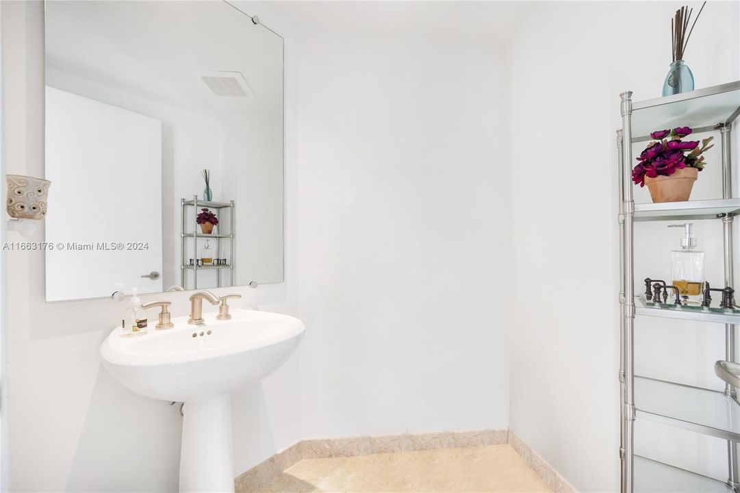 Recently Rented: $11,500 (2 beds, 2 baths, 1878 Square Feet)