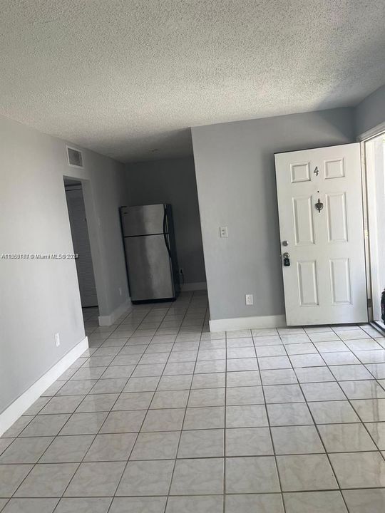 For Rent: $1,600 (1 beds, 1 baths, 700 Square Feet)