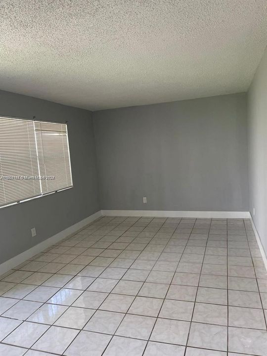 For Rent: $1,600 (1 beds, 1 baths, 700 Square Feet)