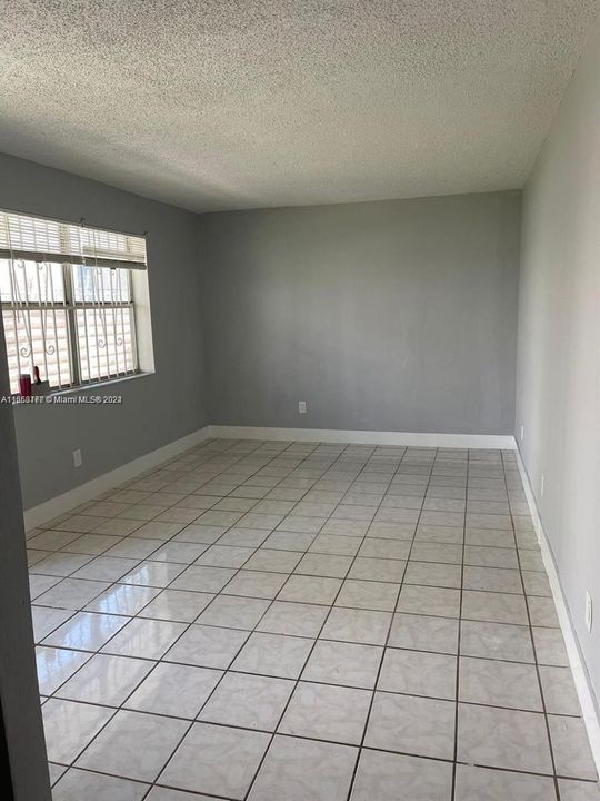 For Rent: $1,600 (1 beds, 1 baths, 700 Square Feet)