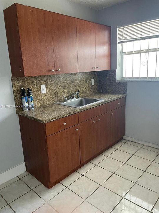 For Rent: $1,600 (1 beds, 1 baths, 700 Square Feet)