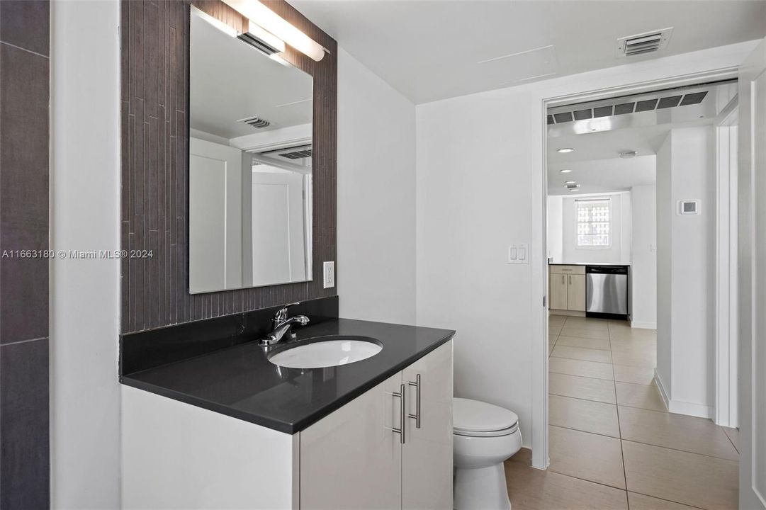 Active With Contract: $2,951 (1 beds, 1 baths, 576 Square Feet)