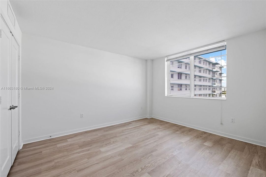 Active With Contract: $2,951 (1 beds, 1 baths, 576 Square Feet)