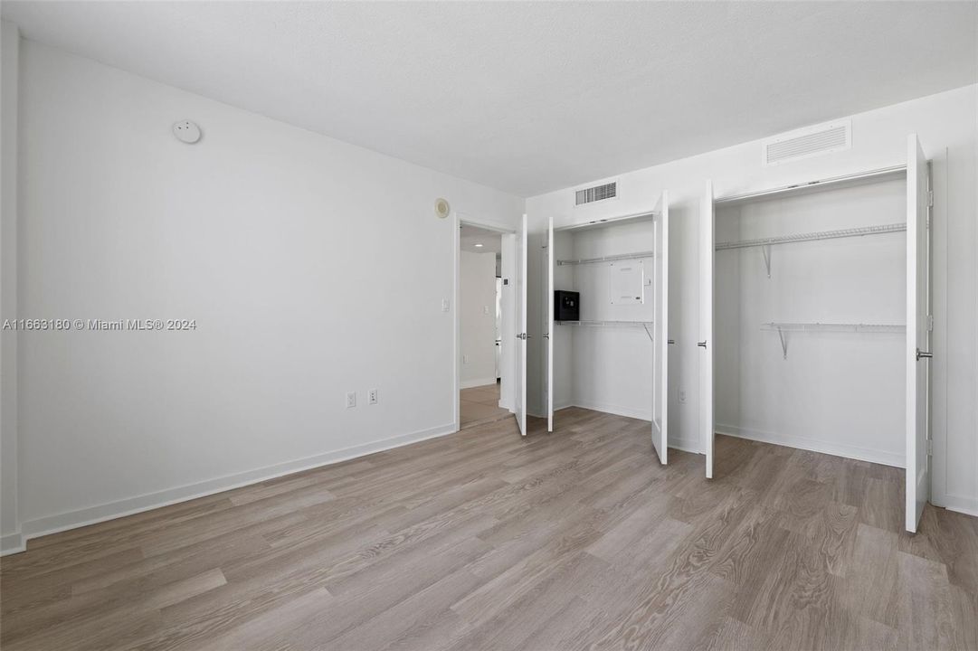 Active With Contract: $2,951 (1 beds, 1 baths, 576 Square Feet)