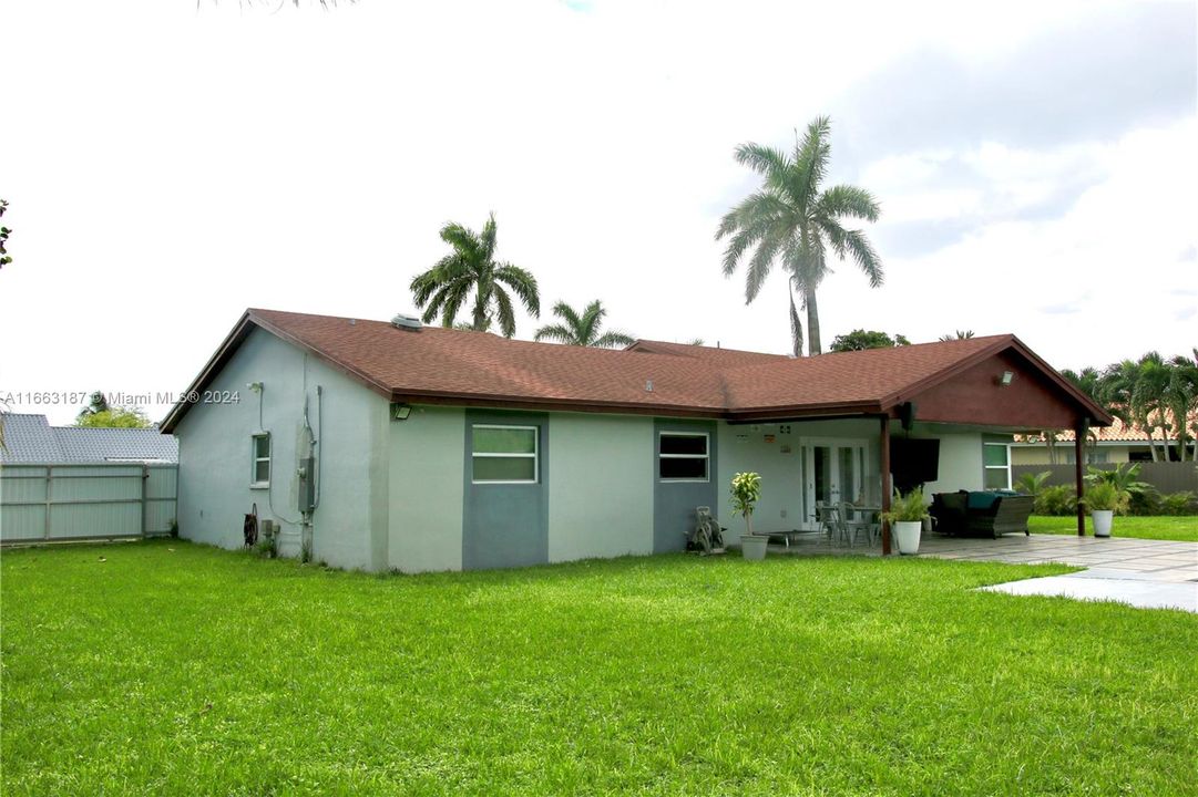 For Sale: $850,000 (4 beds, 2 baths, 1866 Square Feet)