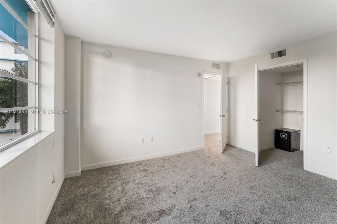 Active With Contract: $3,713 (2 beds, 1 baths, 931 Square Feet)