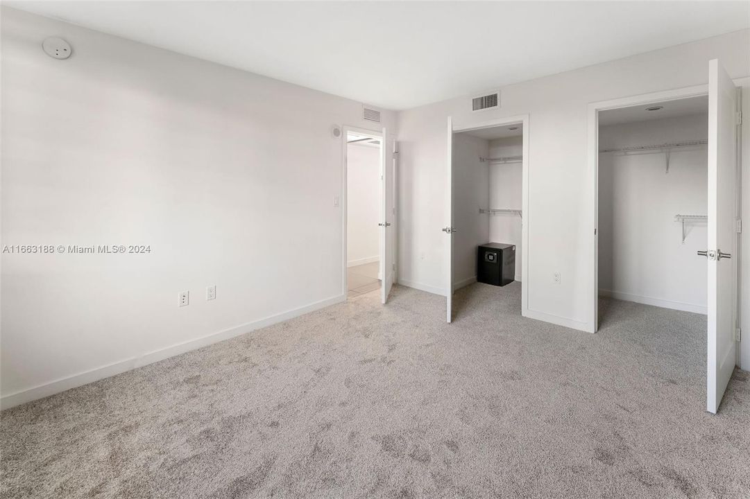 Active With Contract: $3,713 (2 beds, 1 baths, 931 Square Feet)