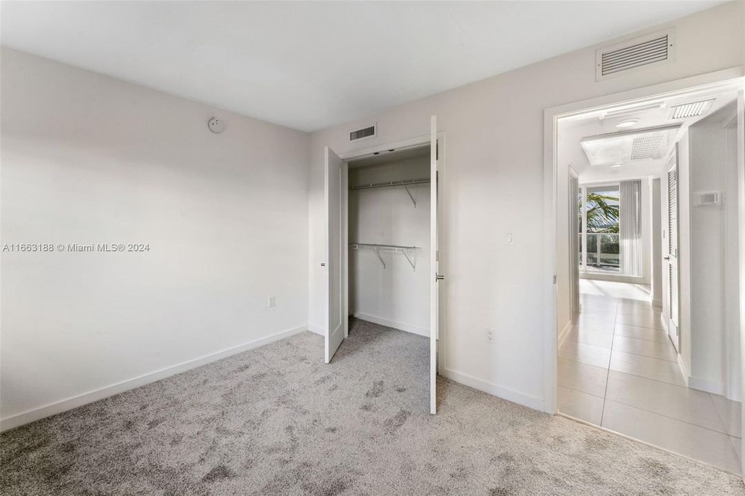 Active With Contract: $3,713 (2 beds, 1 baths, 931 Square Feet)