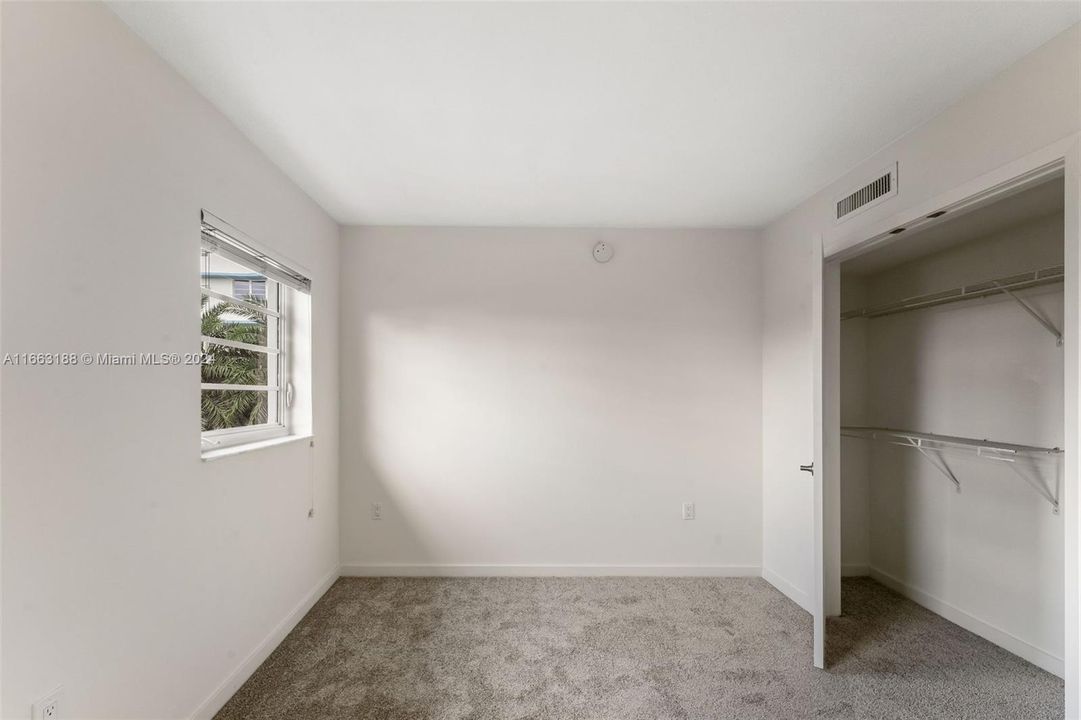 Active With Contract: $3,713 (2 beds, 1 baths, 931 Square Feet)