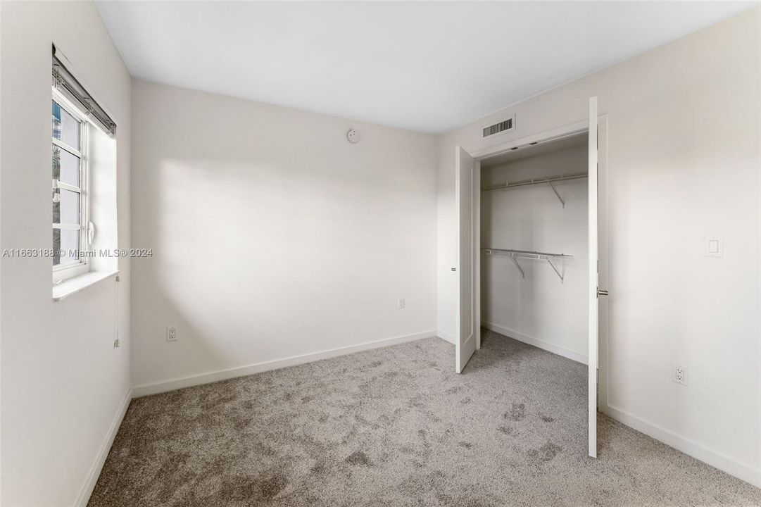 Active With Contract: $3,713 (2 beds, 1 baths, 931 Square Feet)