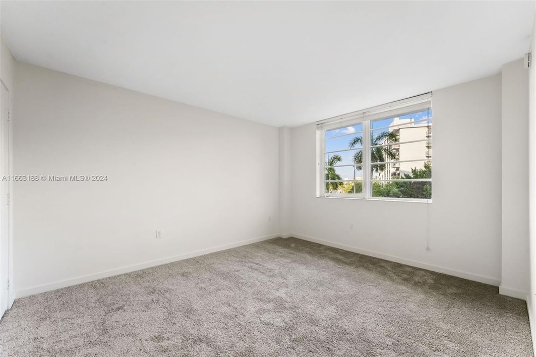 Active With Contract: $3,713 (2 beds, 1 baths, 931 Square Feet)