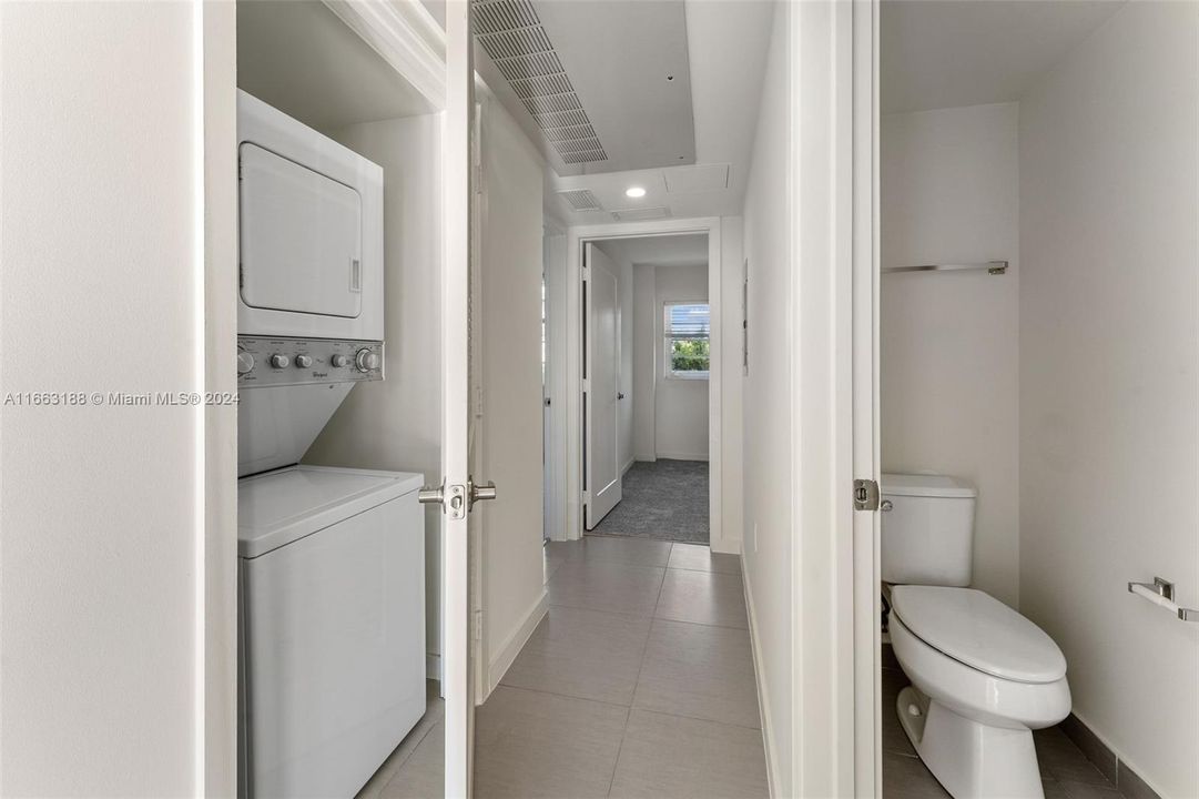 Active With Contract: $3,713 (2 beds, 1 baths, 931 Square Feet)