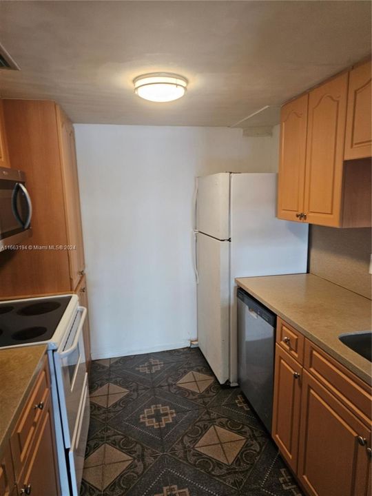 For Rent: $2,455 (2 beds, 2 baths, 990 Square Feet)