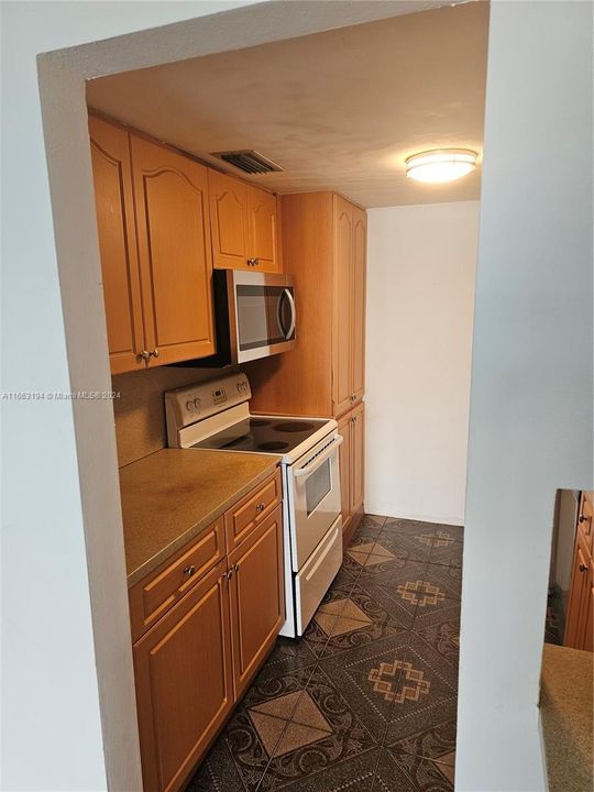 For Rent: $2,455 (2 beds, 2 baths, 990 Square Feet)