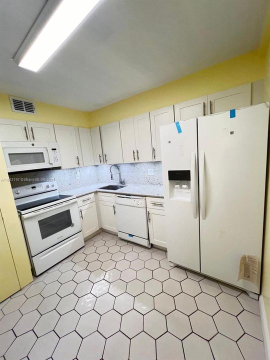 For Sale: $145,000 (2 beds, 2 baths, 972 Square Feet)