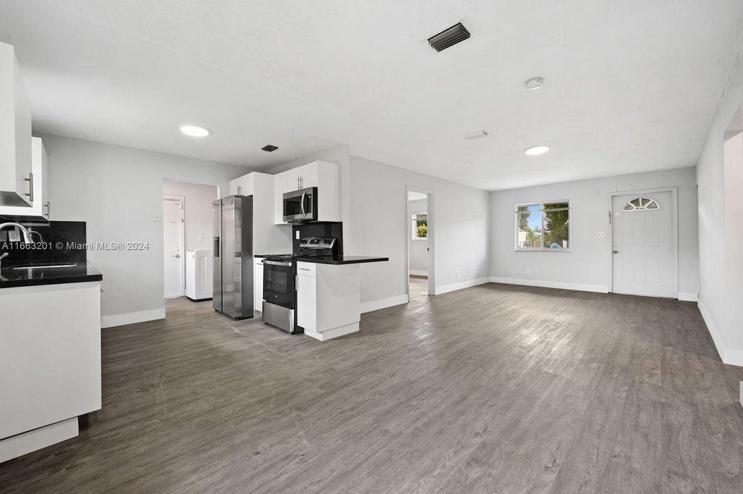 For Sale: $480,000 (3 beds, 2 baths, 1160 Square Feet)