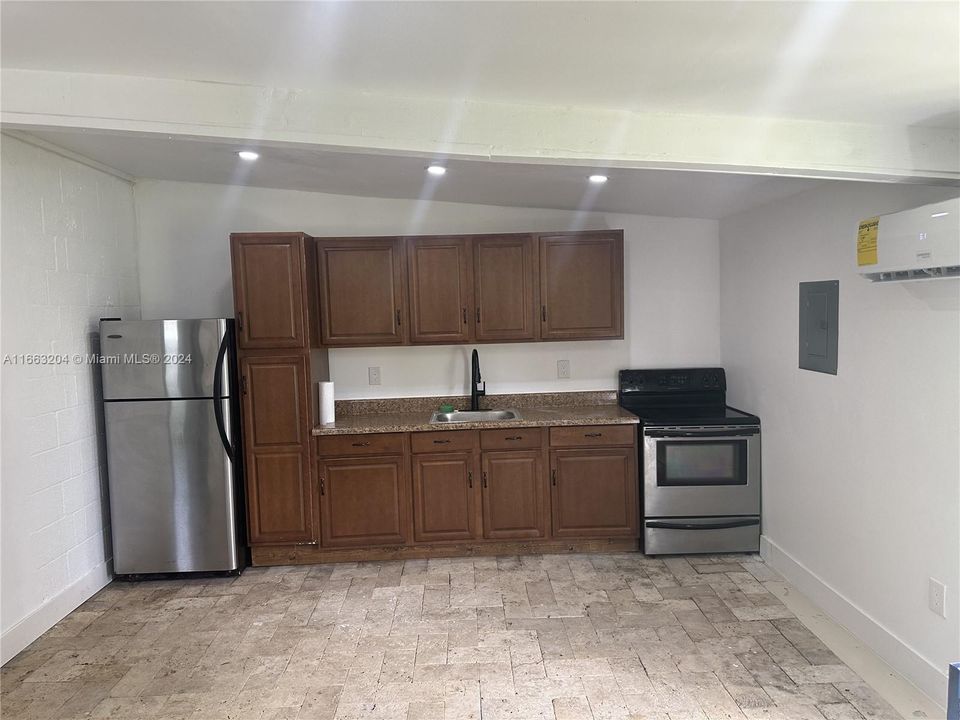 For Rent: $2,200 (1 beds, 1 baths, 2000 Square Feet)