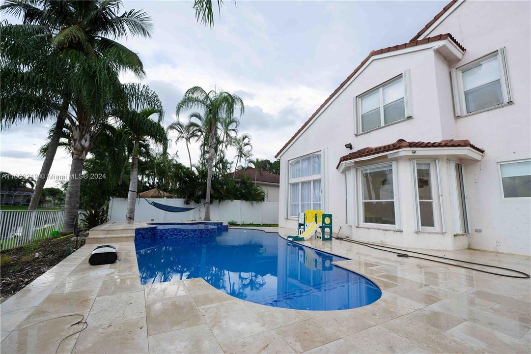 En Venta: $1,770,000 (7 camas, 5 baños, 2896 Pies cuadrados)