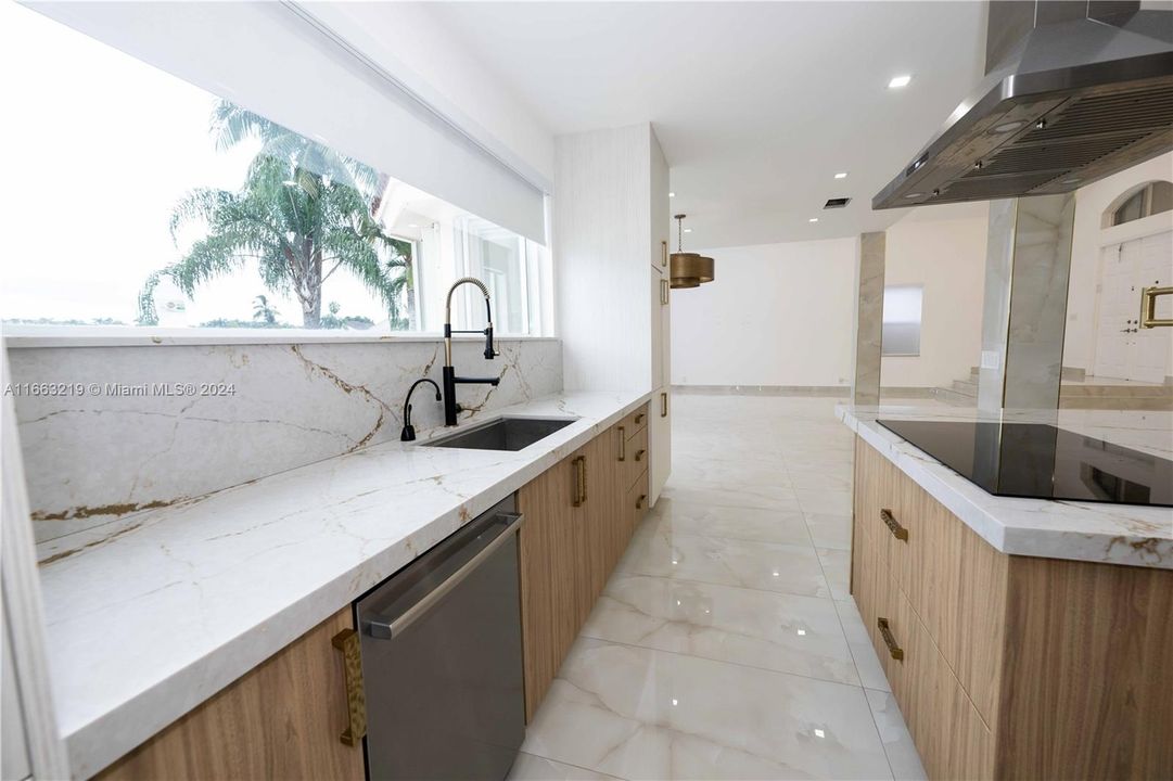 En Venta: $1,770,000 (7 camas, 5 baños, 2896 Pies cuadrados)