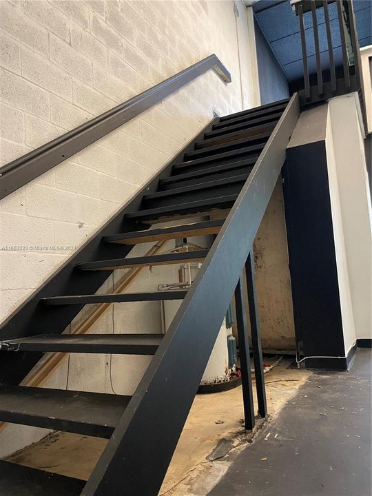 2nd floor stairs