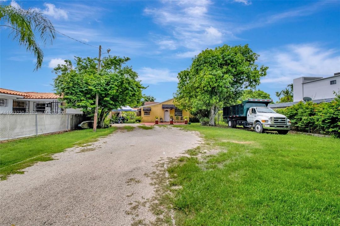 For Sale: $1,499,999 (3 beds, 2 baths, 1541 Square Feet)