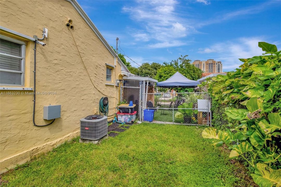 For Sale: $1,499,999 (3 beds, 2 baths, 1541 Square Feet)